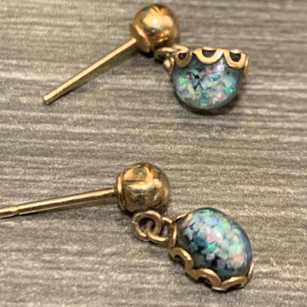14k gold & Beautiful Opal Confetti Looking Stone Vintage Earrings
